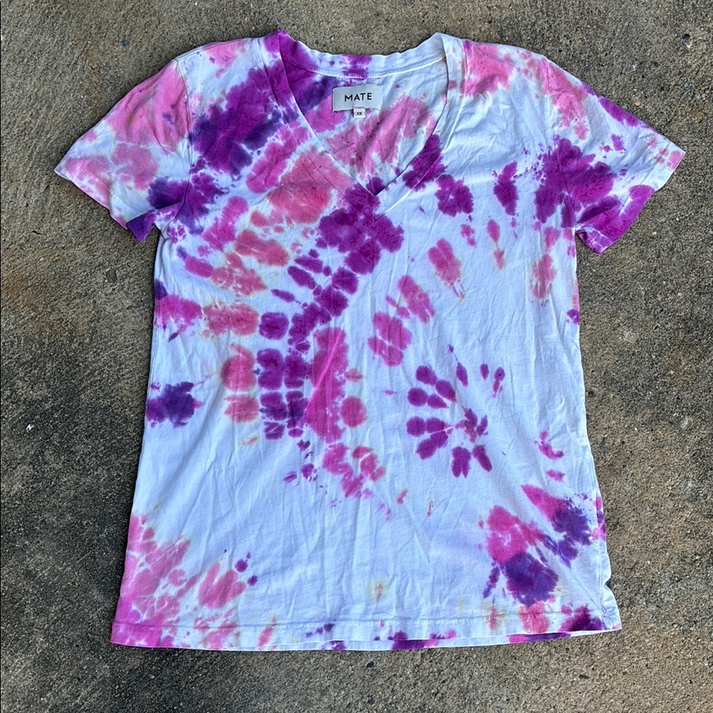 MATE Women's Tie-Dye V-Neck Top - Purple and Pink